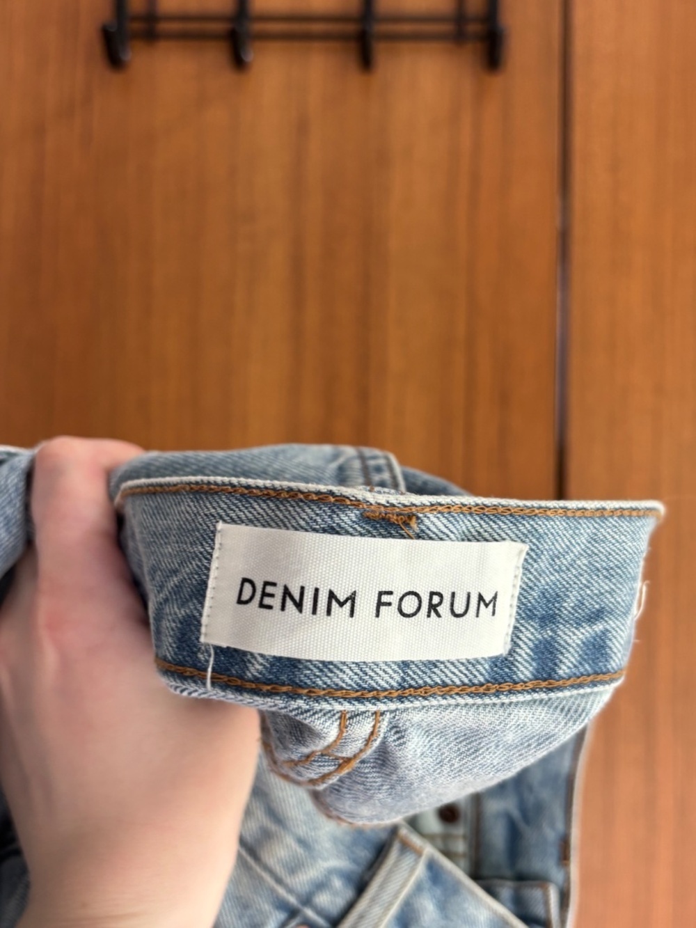 Aritzia Denim Forum The '90s Mid-Rise Cargo Mini Skirt Light Wash - Size 24 - Picture 11 of 16
